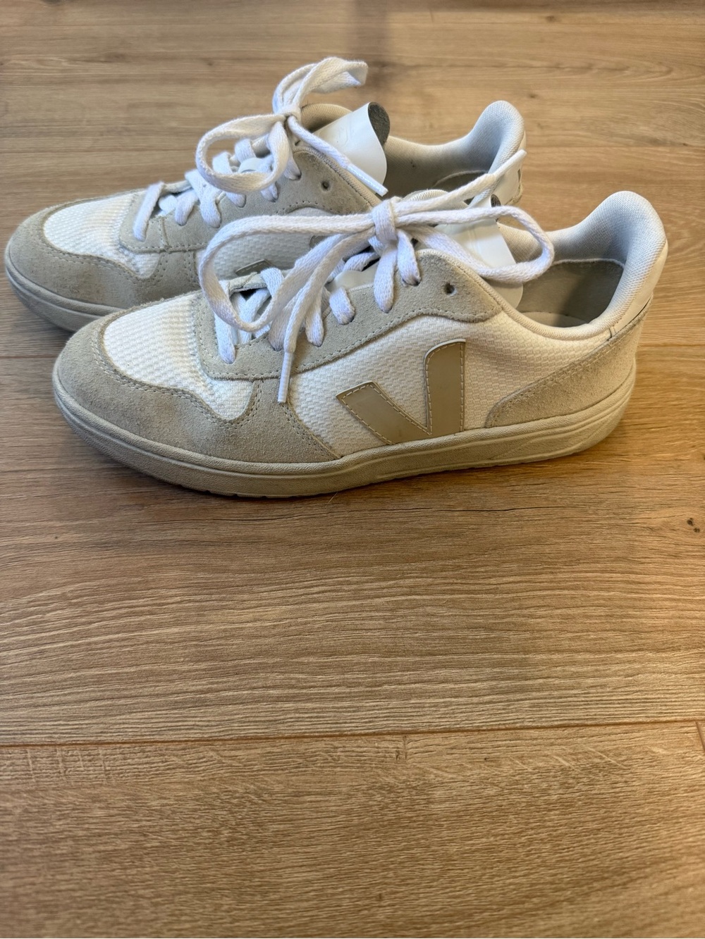 Vega V10 Sneakers